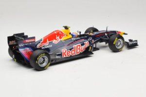 Red Bull RB7 Renault #2 M. Webber Red Bull Racing Showcar 2011 Minichamps 1:18 110110002 Metal - imagem 2 de 7