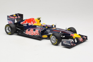 Red Bull RB7 Renault #2 M. Webber Red Bull Racing Showcar 2011 Minichamps 1:18 110110002 Metal - imagem 4 de 7
