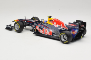 Red Bull RB7 Renault #2 M. Webber Red Bull Racing Showcar 2011 Minichamps 1:18 110110002 Metal - imagem 5 de 7