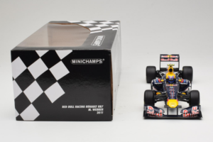 Red Bull RB7 Renault #2 M. Webber Red Bull Racing Showcar 2011 Minichamps 1:18 110110002 Metal - imagem 7 de 7