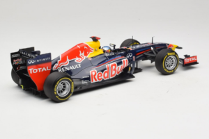 Red Bull RB8 Renault #1 S. Vettel Red Bull Racing Showcar 2012 Minichamps 1:18 110120071 Metal - imagem 2 de 7