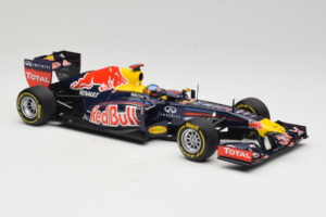 Red Bull RB8 Renault #1 S. Vettel Red Bull Racing Showcar 2012 Minichamps 1:18 110120071 Metal - imagem 4 de 7