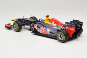 Red Bull RB8 Renault #1 S. Vettel Red Bull Racing Showcar 2012 Minichamps 1:18 110120071 Metal - imagem 5 de 7