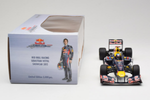 Red Bull RB8 Renault #1 S. Vettel Red Bull Racing Showcar 2012 Minichamps 1:18 110120071 Metal - imagem 6 de 7