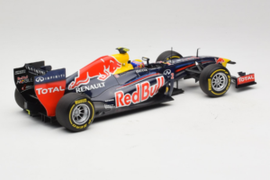 Red Bull RB8 Renault #2 M. Webber Red Bull Racing Showcar 2012 Minichamps 1:18 110120072 Metal - imagem 2 de 7
