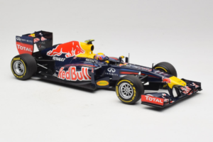 Red Bull RB8 Renault #2 M. Webber Red Bull Racing Showcar 2012 Minichamps 1:18 110120072 Metal - imagem 4 de 7