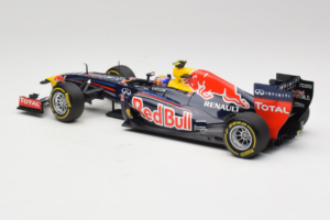 Red Bull RB8 Renault #2 M. Webber Red Bull Racing Showcar 2012 Minichamps 1:18 110120072 Metal - imagem 5 de 7