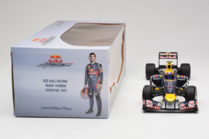 Red Bull RB8 Renault #2 M. Webber Red Bull Racing Showcar 2012 Minichamps 1:18 110120072 Metal - imagem 6 de 7
