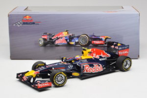 Red Bull RB8 Renault #2 M. Webber Red Bull Racing Showcar 2012 Minichamps 1:18 110120072 Metal - imagem 7 de 7