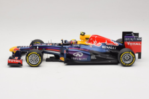 Red Bull RB9 Renault #2 M. Webber Infiniti Red Bull Racing Showcar 2013 Minichamps 1:18 110130072 Metal - imagem 3 de 6
