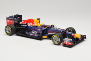 Red Bull RB9 Renault #2 M. Webber Infiniti Red Bull Racing Showcar 2013 Minichamps 1:18 110130072 Metal - imagem 4 de 6