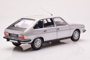 Renault 30 TX Prata Norev 1:18 185272 Metal - imagem 3 de 8
