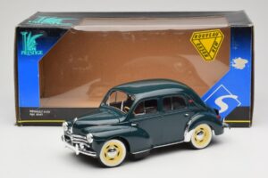 Renault 4CV Verde Solido 1:18 8047 Metal - imagem 6 de 6