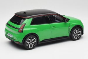 Renault 5 E-Tech Electric Pop Verde & Preto Norev 1:18 185502 Metal - imagem 3 de 8