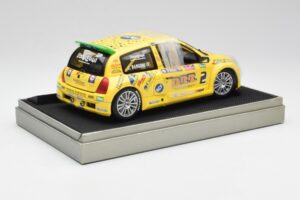 Renault Clio Sport #2 E. Rangoni Renault Clio Trophy Winner 2000 Universal Hobbies 1:18 7711218616 Metal - imagem 2 de 6