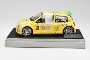 Renault Clio Sport #2 E. Rangoni Renault Clio Trophy Winner 2000 Universal Hobbies 1:18 7711218616 Metal - imagem 3 de 6