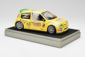Renault Clio Sport #2 E. Rangoni Renault Clio Trophy Winner 2000 Universal Hobbies 1:18 7711218616 Metal - imagem 4 de 6
