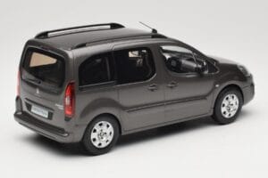Renault Juvaquatre Break 300 kg Marfim Norev 1:18 185260 Metal - imagem 2 de 6