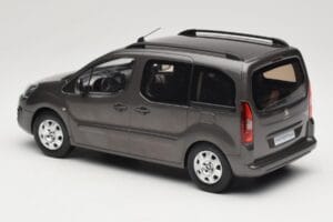 Renault Juvaquatre Break 300 kg Marfim Norev 1:18 185260 Metal - imagem 5 de 6