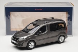 Renault Juvaquatre Break 300 kg Marfim Norev 1:18 185260 Metal - imagem 6 de 6