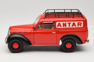 Renault Juvaquatre Utilitaire Vermelho Solido 1:18 8424 Metal - imagem 4 de 8