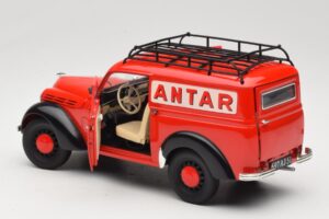 Renault Juvaquatre Utilitaire Vermelho Solido 1:18 8424 Metal - imagem 5 de 8