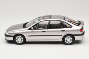 Renault Laguna V6 3.0 Baccara Opal Grey Otto 1:18 OT1185 Resina - imagem 3 de 6