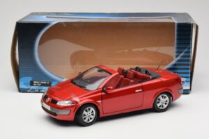Renault Megane Mk1 CC Vermelho Solido 1:18 8152 Metal - imagem 8 de 8