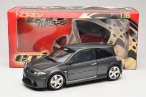 Renault Megane Mk2 RS Vampire Grey Norev 1:18 185101 Metal - imagem 8 de 8
