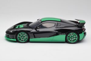 Rimac Nevera Record Monochrome Preto GT Spirit 1:18 GT916 Resina - imagem 3 de 6