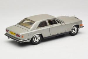 Rolls-Royce Camargue Prateado Diamond Edition Bburago 1:18 3001-M3 Metal - imagem 3 de 8