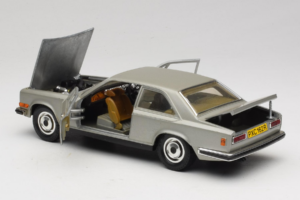 Rolls-Royce Camargue Prateado Diamond Edition Bburago 1:18 3001-M3 Metal - imagem 5 de 8