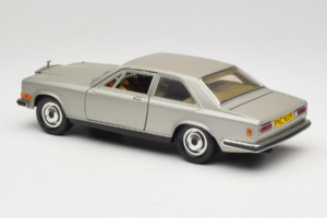 Rolls-Royce Camargue Prateado Diamond Edition Bburago 1:18 3001-M3 Metal - imagem 7 de 8