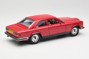Rolls-Royce Camargue Vermelho Bburago 1:22 3001 Metal - imagem 3 de 8