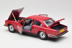 Rolls-Royce Camargue Vermelho Bburago 1:22 3001 Metal - imagem 5 de 8
