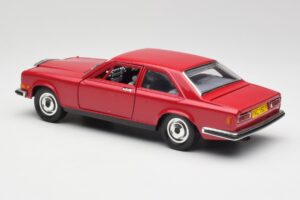 Rolls-Royce Camargue Vermelho Bburago 1:22 3001 Metal - imagem 7 de 8