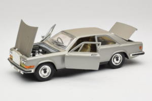 Rolls-Royce Camargue Prata Bburago 1:18 3001-M2 Metal - imagem 2 de 8