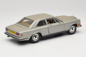 Rolls-Royce Camargue Prata Bburago 1:18 3001-M2 Metal - imagem 3 de 8