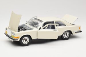 Rolls-Royce Camargue Branco Bburago 1:22 3001-M1 Metal - imagem 3 de 8