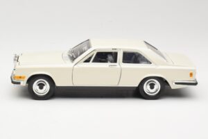 Rolls-Royce Camargue Branco Bburago 1:22 3001-M1 Metal - imagem 4 de 8