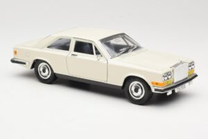 Rolls-Royce Camargue Branco Bburago 1:22 3001-M1 Metal - imagem 6 de 8