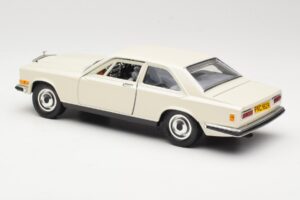 Rolls-Royce Camargue Branco Bburago 1:22 3001-M1 Metal - imagem 7 de 8