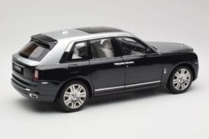 Rolls-Royce Cullinan Preto & Prata OEM 1:18 ROLLS001 Metal - imagem 3 de 8