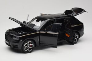 Rolls-Royce Cullinan Preto Com Gold Coachline & Shadow Wheels OEM 1:18 028-15A Metal - imagem 2 de 8