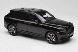 Rolls-Royce Cullinan Preto Com Gold Coachline & Shadow Wheels OEM 1:18 028-15A Metal - imagem 6 de 8
