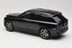 Rolls-Royce Cullinan Preto Com Gold Coachline & Shadow Wheels OEM 1:18 028-15A Metal - imagem 7 de 8