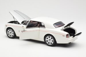 Rolls-Royce Phantom Coupe English Branco Prateado Kyosho 1:18 08861EW Metal - imagem 5 de 8
