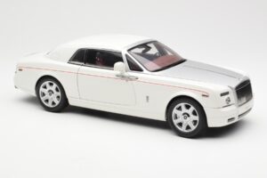 Rolls-Royce Phantom Coupe English Branco Prateado Kyosho 1:18 08861EW Metal - imagem 6 de 8