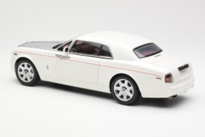 Rolls-Royce Phantom Coupe English Branco Prateado Kyosho 1:18 08861EW Metal - imagem 7 de 8