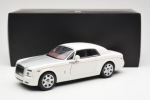 Rolls-Royce Phantom Coupe English Branco Prateado Kyosho 1:18 08861EW Metal - imagem 8 de 8